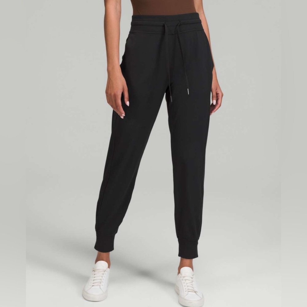 Lululemon Ready to Rulu High-Rise Jogger
Black size 4 - Picture 2 of 12